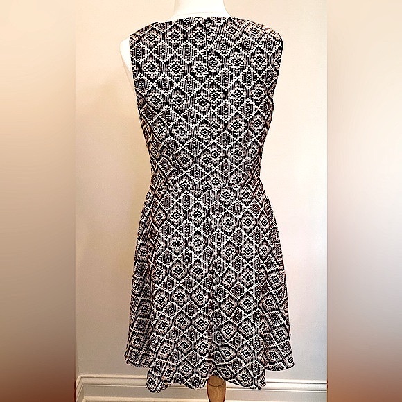 DB Signature Darby Geometric Black Tan Sleeveless Flare Dress Size 10 - Picture 5 of 10